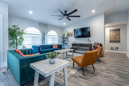 Televisyen dan/atau pusat hiburan di Miami amazing location, Luxury & Spacious, Large pool, BBQ, Game room, Pool
