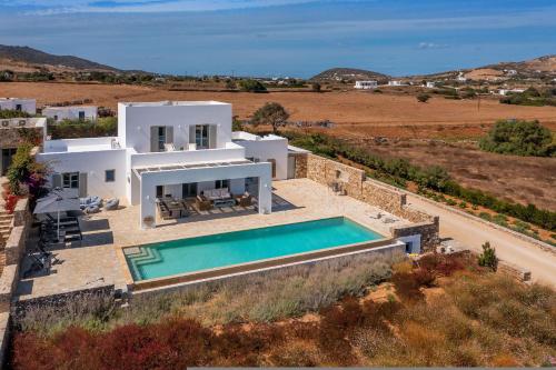 Kolam renang di atau dekat dengan The Gallery Home - Elegant Villa In Antiparos