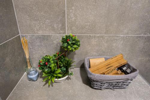 a basket on a counter with some plants and chopsticks at Casa Andra in Siret