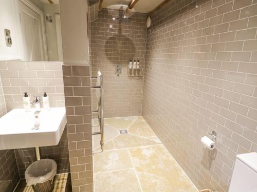 Un baño de Fairoaks Barns