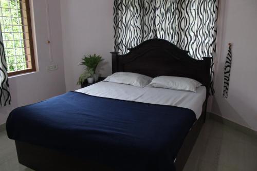 Ένα ή περισσότερα κρεβάτια σε δωμάτιο στο KSK Homes Munnar