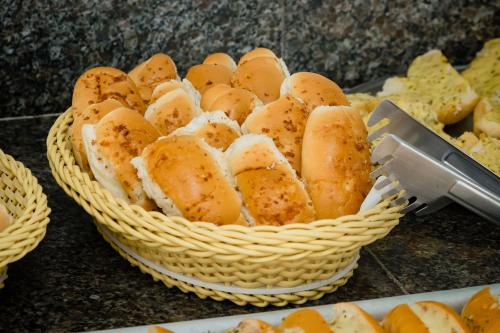 Makanan di atau berdekatan hotel