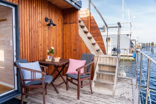 Balkoni atau teres di Hausboot Kanja Huus & Meer