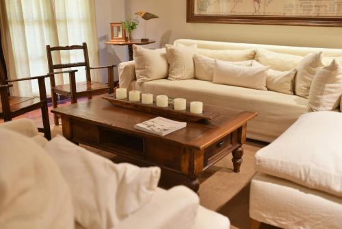 a living room with a couch and a coffee table at El Tránsito Hotel Boutique in Concepción