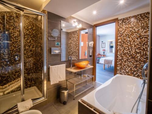 Koupelna v ubytování Hotel Central Wellness