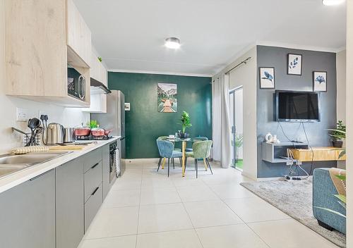 Η κουζίνα ή μικρή κουζίνα στο Ciffar Luxurious Stay, Midrand
