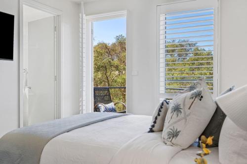 Postel nebo postele na pokoji v ubytování Sorrento Utopia - Spacious, Private, Beach Escape