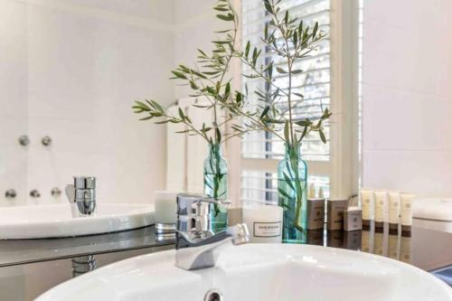 Koupelna v ubytování Sorrento Utopia - Spacious, Private, Beach Escape