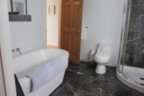 Bagno di Vineyard Suite - Family Friendly in Picton PEC