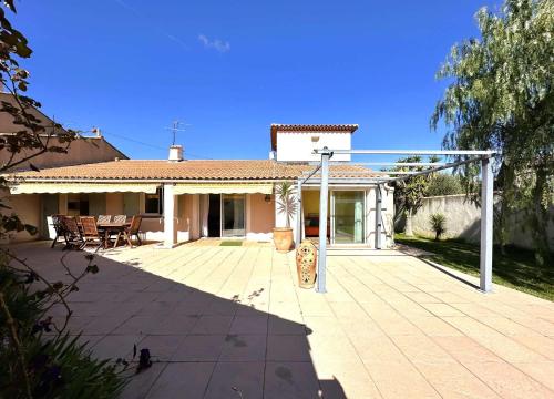 VILLA VIEUX MOULIN Villa avec piscine pour 7 personnes avec piscine à Hyères