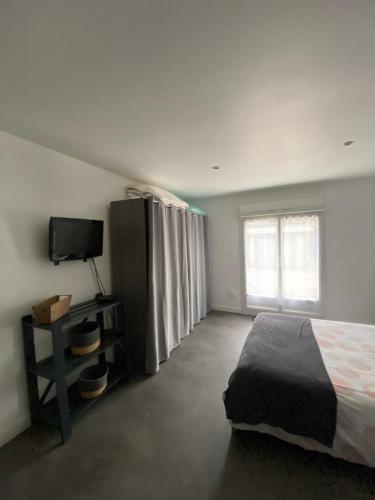 Μια τηλεόραση ή/και κέντρο ψυχαγωγίας στο Logement spacieux 70m2