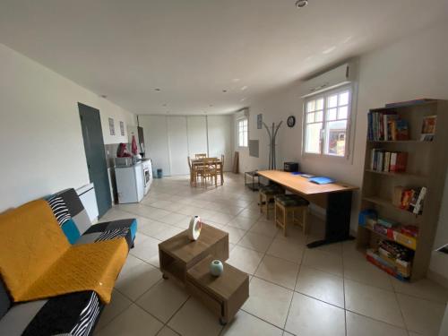 Χώρος καθιστικού στο Logement spacieux 70m2