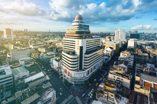 an overhead view of a city with a tall building at Grand China Bangkok in Bangkok