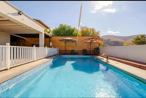 a swimming pool in the backyard of a house at לב הגלבוע in Nurit