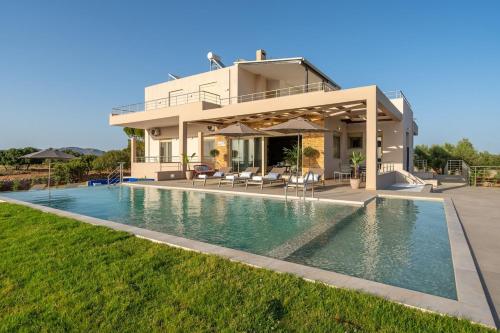Бассейн в Villa Anastasia with private heated pool and privacy или поблизости