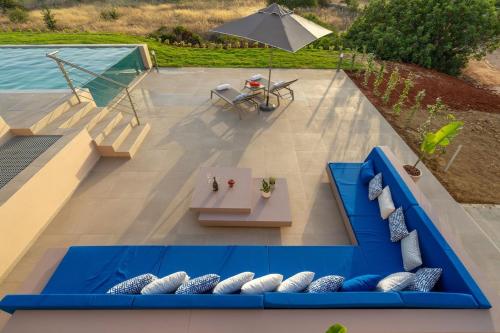 Бассейн в Villa Anastasia with private heated pool and privacy или поблизости