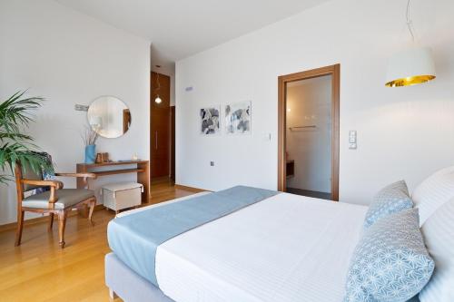 Кровать или кровати в номере Villa Anastasia with private heated pool and privacy