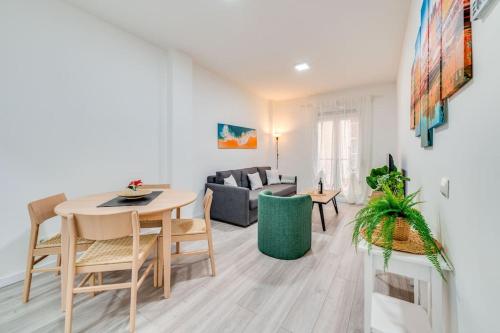 Chic 2BR in Malaga Center Prime Location
