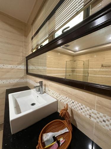 Bilik mandi di Maxwell Inn Luxury Hotel
