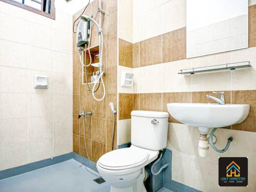 a bathroom with a toilet and a sink at Pool,TVBox,Landed,5 min Aeon,Bukit Indah,Legoland in Johor Bahru
