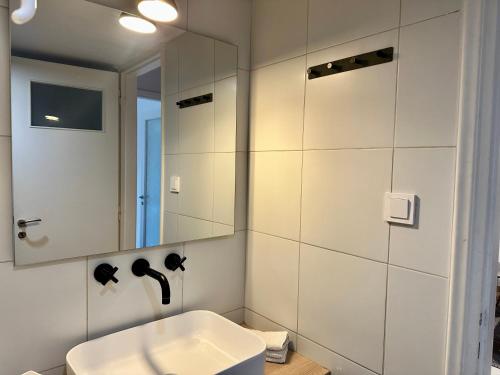 Modern 2BD with City View Near Acropolis