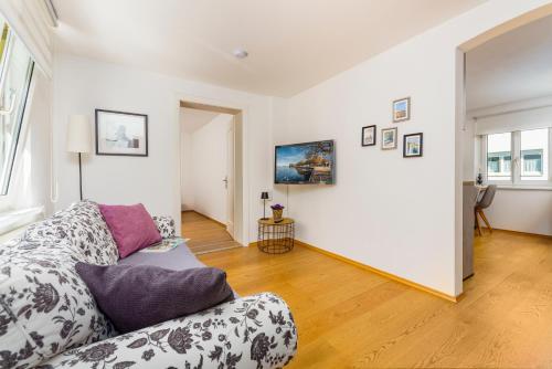 a living room with a couch and a table at Bregenzer Traum am Bodensee inkl Fahrräder in Bregenz