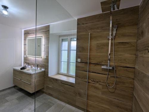 Koupelna v ubytování Maison chaleureuse avec Wifi à Sainte-Barbe - FR-1-589-753