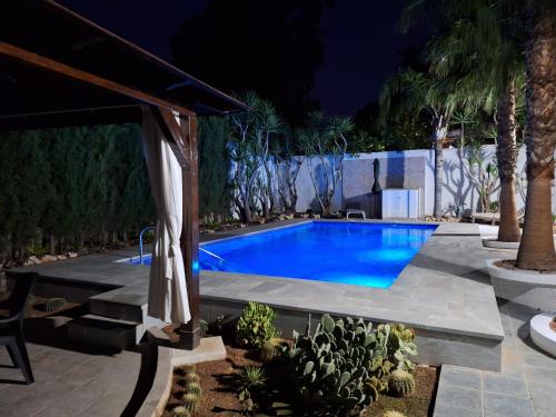 Πισίνα στο ή κοντά στο Chalet Kathia Minigolf, Ping-pong y más