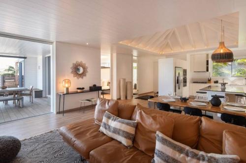 En sittgrupp på Villa Ocean'S 21