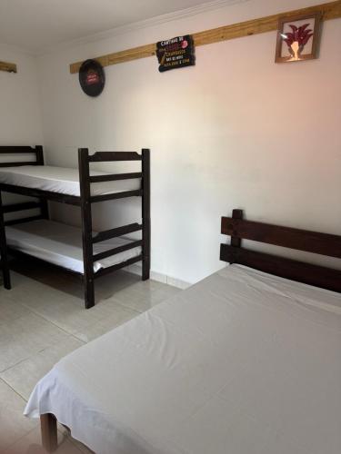 Uma cama ou camas num quarto em Flats Bem Te Vi - Praia Grande