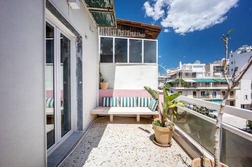 Designer comfy penthouse, Pagrati-"Hilton" area with splendid city views