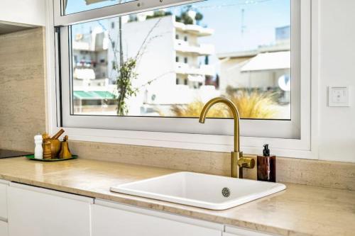 Designer comfy penthouse, Pagrati-"Hilton" area with splendid city views