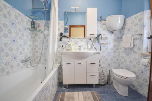 a bathroom with a white sink and a toilet at Cassetta la Veduta in Carnaiola