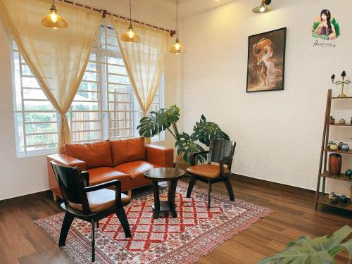 a living room with a couch and chairs and a table at Ann's Home I in Khu Chi Lăng