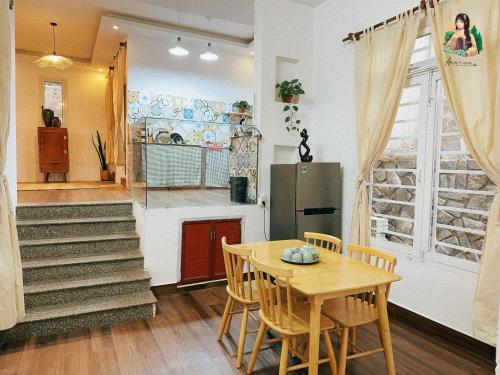 a kitchen and dining room with a table and a refrigerator at Ann's Home I in Khu Chi Lăng