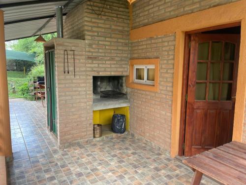 Μια τηλεόραση ή/και κέντρο ψυχαγωγίας στο Altos del Mayu Cabañas - Alojamiento