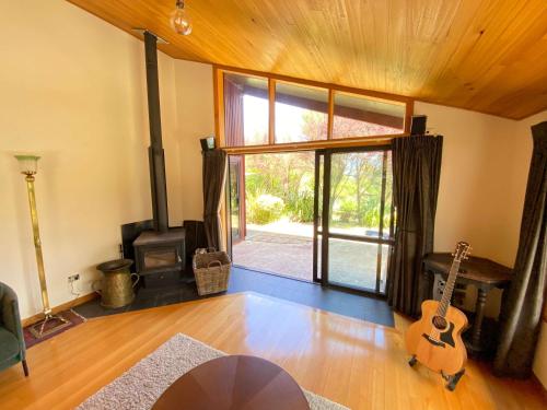 Coin salon dans l'établissement Collingwood Escape - Spacious and Modern Getaway in Collingwood with a View