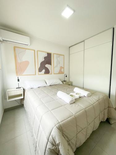 a bedroom with a large bed with two towels on it at Saavedra 118 2°C by depptö in Bahía Blanca