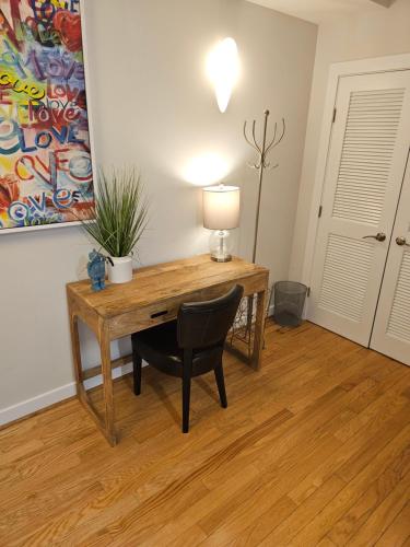 a desk with a lamp and a chair in a room at Chic 2 bedroom condo at 2121 in Washington, D.C.