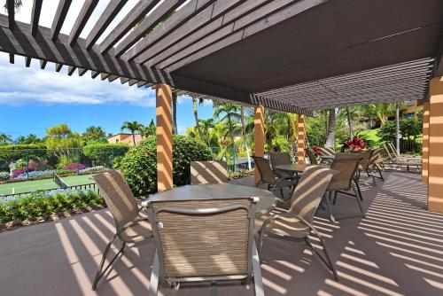 Balkoni atau teres di Wailea Ekahi 17D · WEK 17D Wailea Retreat w Ocean View Pool AC