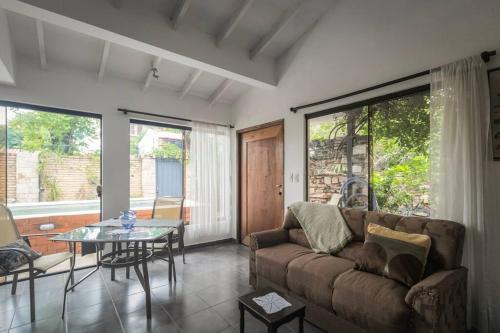 a living room with a couch and a table at Casa Eva, rústica y cálida familiar in Asuncion