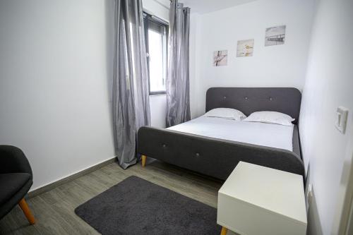 a small bedroom with a bed and a window at Apartament Azer Eforie Nord in Eforie