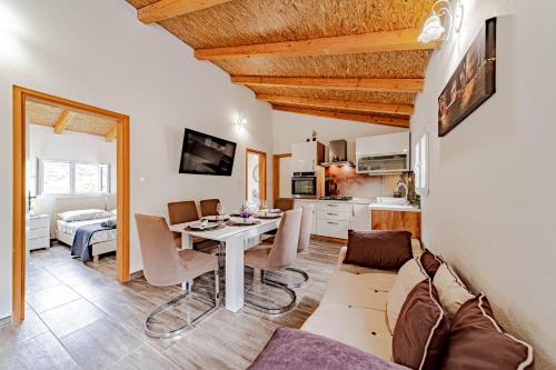 Eco Friendly Cottage Maja - Happy Rentals