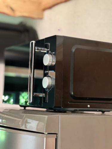 a microwave sitting on top of a refrigerator at Privaatne talu otse mere ääres in Tahkuranna