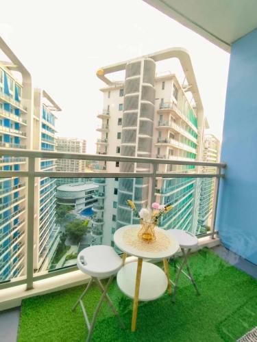 Balkón nebo terasa v ubytování CHILL City Escapes at Azure Urban Residences