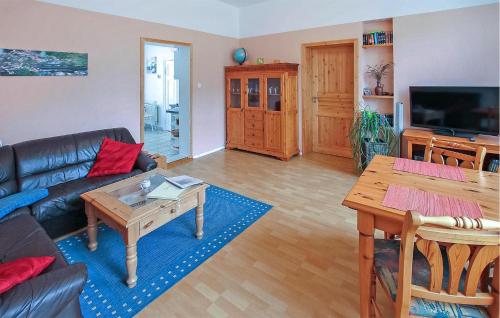 TV a/nebo společenská místnost v ubytování 2 Bedroom Cozy Apartment In Malchow