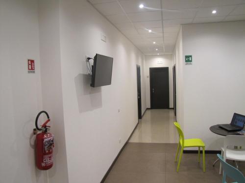 Matera Sassi Rooms 21/a e 21/bにあるテレビまたはエンターテインメントセンター