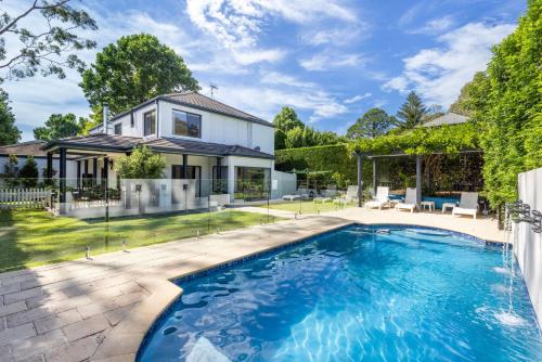 Bazén v ubytování Jasmine House - Pet Friendly with Swimming Pool nebo v jeho okolí