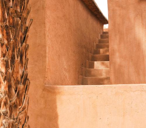a staircase leading up to a building with a stair case at Dar Sofar in Agdz