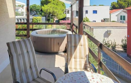 Balkón nebo terasa v ubytování Two-Bedroom Apartment In Jadrija